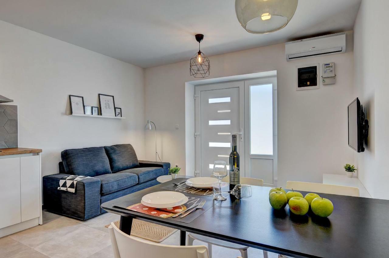 Apartman M Apartment พูลา ภายนอก รูปภาพ