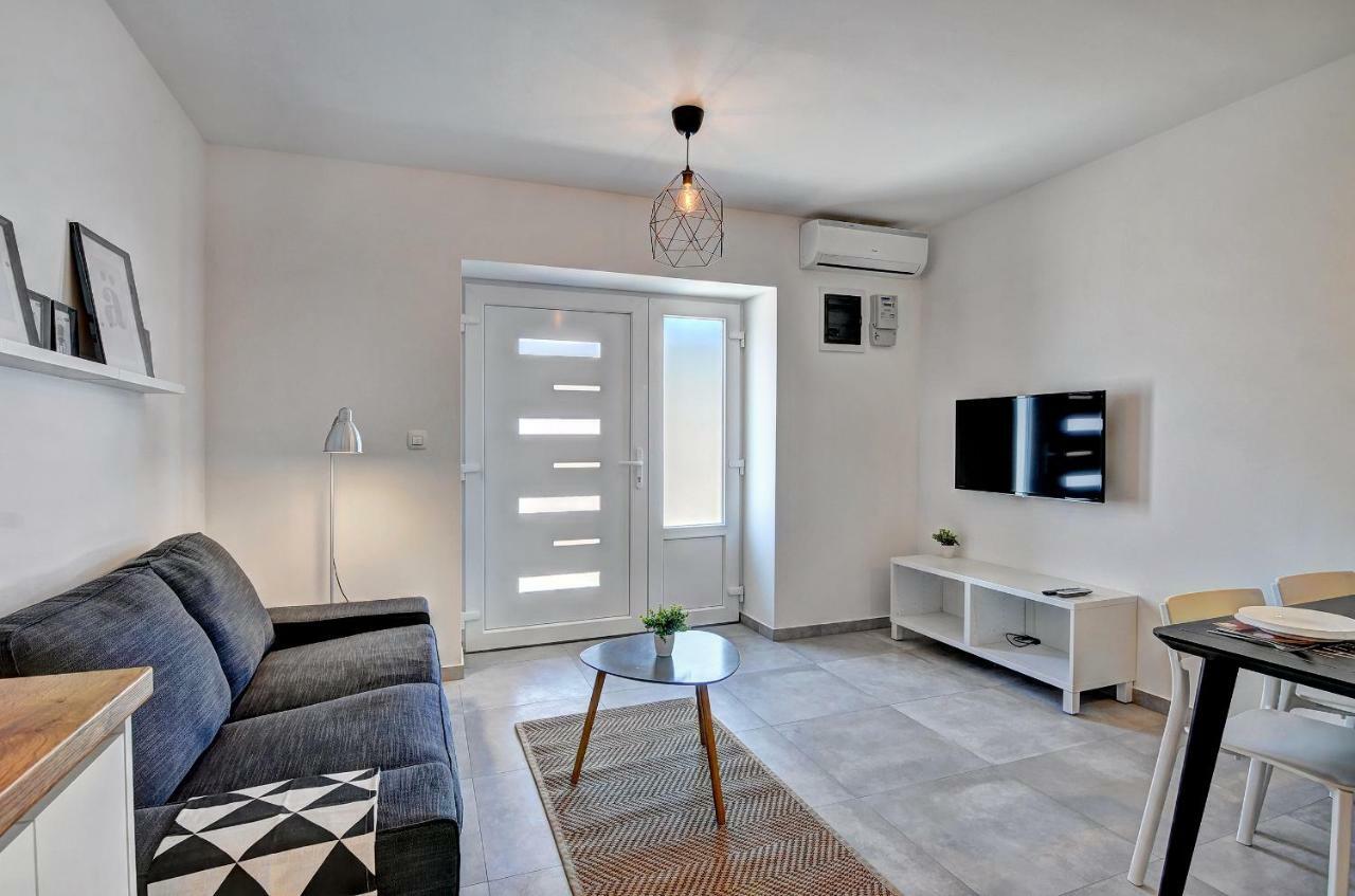 Apartman M Apartment พูลา ภายนอก รูปภาพ